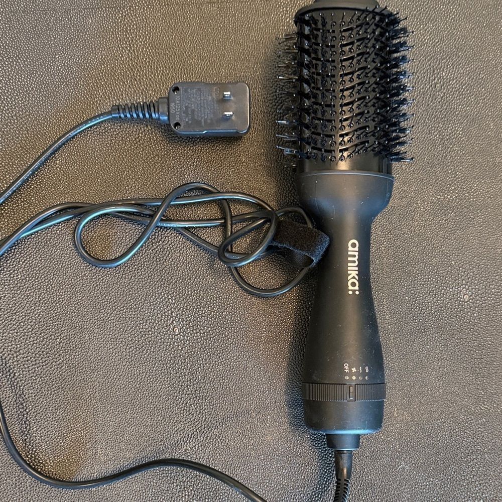 Amika Hair blow Black Styling Brush